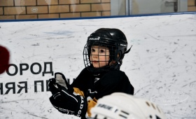 Тренировка маленьких хоккеистов