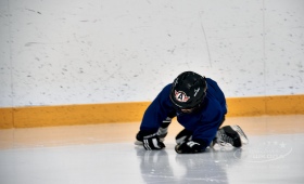 Тренировка маленьких хоккеистов