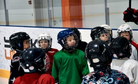 Тренировка маленьких хоккеистов