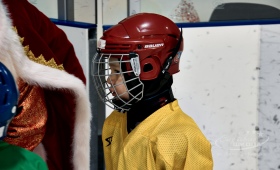 Тренировка маленьких хоккеистов