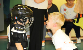 Воспитанники детского сада в хоккейной амуниции