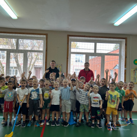 Уроки хоккея в ДС 22