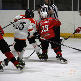 «Авто – Верхняя Пышма» – ХК «Молот»
