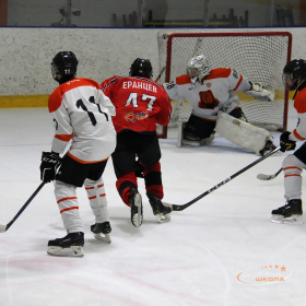 «Авто – Верхняя Пышма» – ХК «Молот»