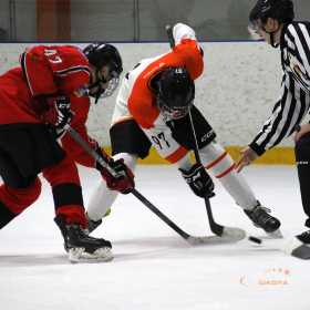 «Авто – Верхняя Пышма» – ХК «Молот»