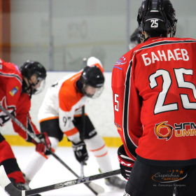 «Авто – Верхняя Пышма» – ХК «Молот»