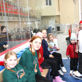 Новогодняя тренировка юных фигуристов