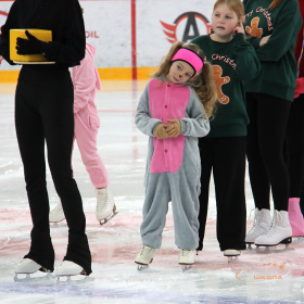 Новогодняя тренировка юных фигуристов