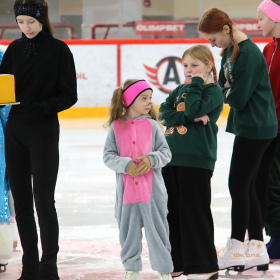 Новогодняя тренировка юных фигуристов