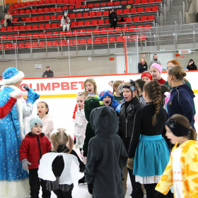 Новогодняя тренировка юных фигуристов