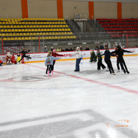 Новогодняя тренировка юных фигуристов