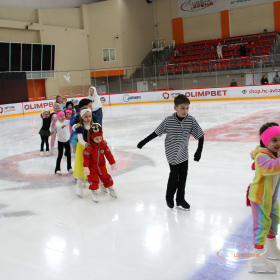 Новогодняя тренировка юных фигуристов