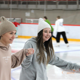 Ночное массовое катание на коньках