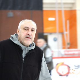 Ночное массовое катание на коньках