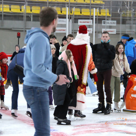 Ночное массовое катание на коньках