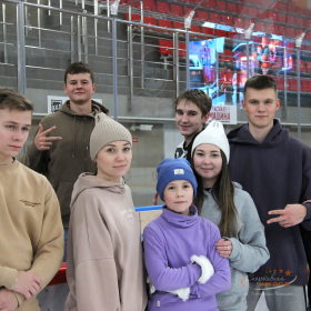 Ночное массовое катание на коньках