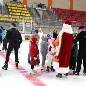 Ночное массовое катание на коньках