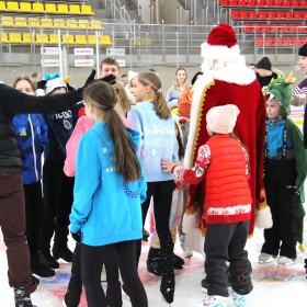 Ночное массовое катание на коньках