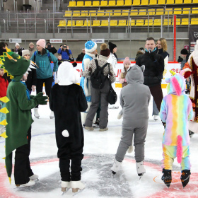 Ночное массовое катание на коньках