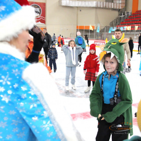 Ночное массовое катание на коньках