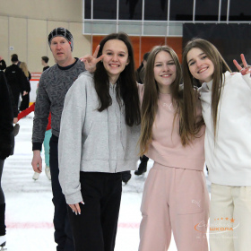 Ночное массовое катание на коньках