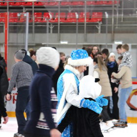 Ночное массовое катание на коньках