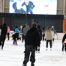 Ночное массовое катание на коньках