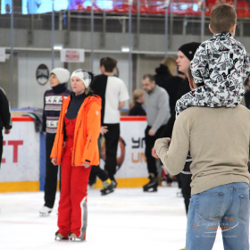 Ночное массовое катание на коньках