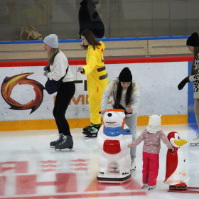 Ночное массовое катание на коньках