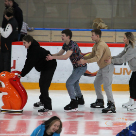 Ночное массовое катание на коньках