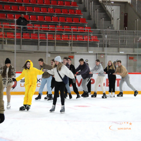 Ночное массовое катание на коньках