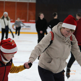 Ночное массовое катание на коньках