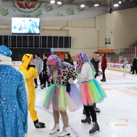 Ночное массовое катание на коньках