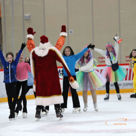 Ночное массовое катание на коньках