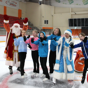 Ночное массовое катание на коньках