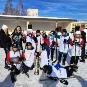 Школьная хоккейная лига на валенках