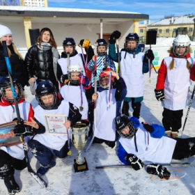 Школьная хоккейная лига на валенках