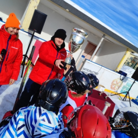 Школьная хоккейная лига на валенках