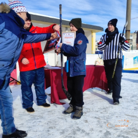 Школьная хоккейная лига на валенках