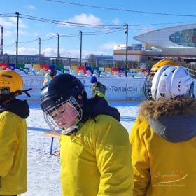 Школьная хоккейная лига на валенках