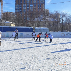 Школьная хоккейная лига на валенках