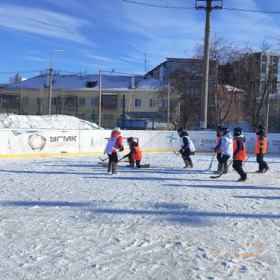 Школьная хоккейная лига на валенках