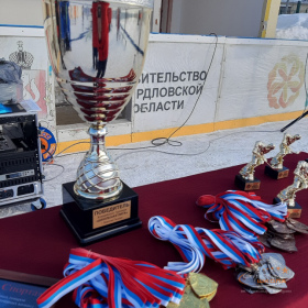 Школьная хоккейная лига на валенках