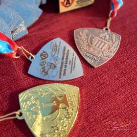 Школьная хоккейная лига на валенках