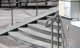 Вход для МГН (кнопка вызова и пандус)